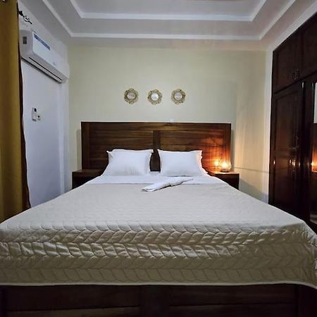 Jtk Residence - Meuble Platinium Biyemassi Yaoundé エクステリア 写真